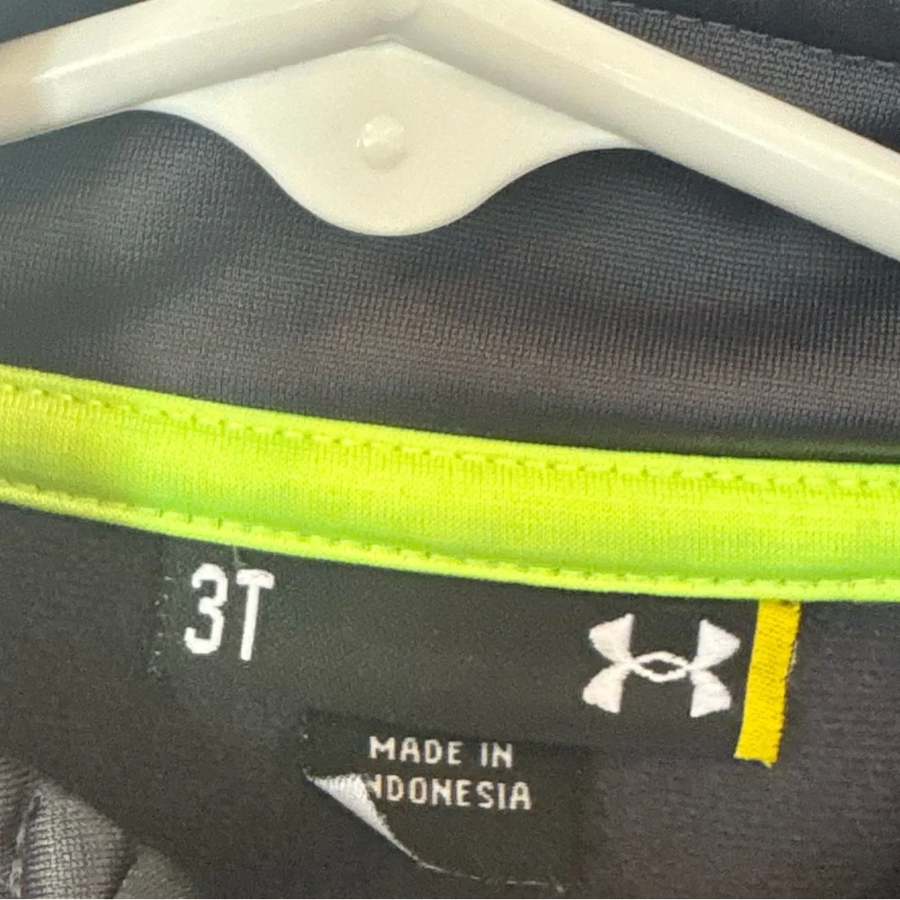 Under Armour Gray And Green Zip Up Jacket Size‎ 3T